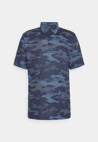 Granatowa koszulka polo z kamuflażowym wzorem w różnych odcieniach niebieskiego, krótkimi rękawami i kołnierzykiem zapinanym na guziki.