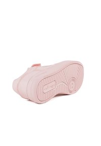 Champion LOW CUT REBOUND - Zapatillas de baloncesto - beige
