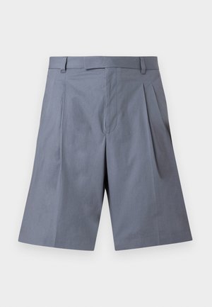Shorts gris longueur genou avec passants de ceinture, plis avant et fermeture éclair dissimulée, présentés sur un fond blanc uni.