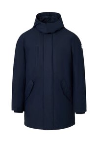 Parka blu navy con colletto alto, chiusura frontale con zip, due tasche laterali e una finitura leggermente opaca. Presenta un design elegante e dritto.