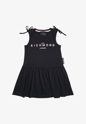Vestito nero senza maniche con gonna arricciata, nastri sulle spalle e la scritta "John Richmond London" in rosa chiaro sul petto.