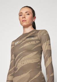 Venum UFC FIGHT WEEK - Langarmshirt - desert