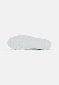 Iceberg Matalavartiset tennarit - white