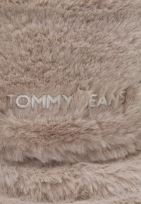 Tommy Jeans LINEAR BUCKET HAT - Pălărie - silver grey/ballet pink