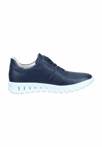 Sneaker in pelle blu navy con finitura testurizzata, suola in gomma bianca con scanalature per flessibilità e design con lacci anteriori.