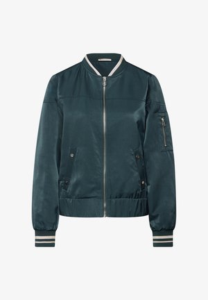 Chaqueta bomber de satén en color verde azulado con cierre de cremallera en la parte delantera, cuello acanalado, bolsillos laterales y puños elásticos. Presenta acentos a rayas en los puños.