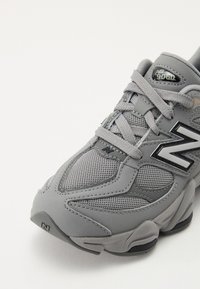 New Balance 9060 - Baskets basses - grey