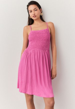 Next REGULAR FIT - STRAPPY TEXTURED  - Hverdagskjole - bright pink