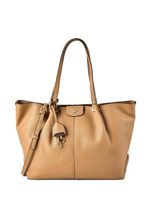 Sac fourre-tout en cuir camel avec deux longues poignées, une bandoulière réglable, une étiquette avant avec anneaux métalliques pour clés, et un détail de logo de marque cousu.