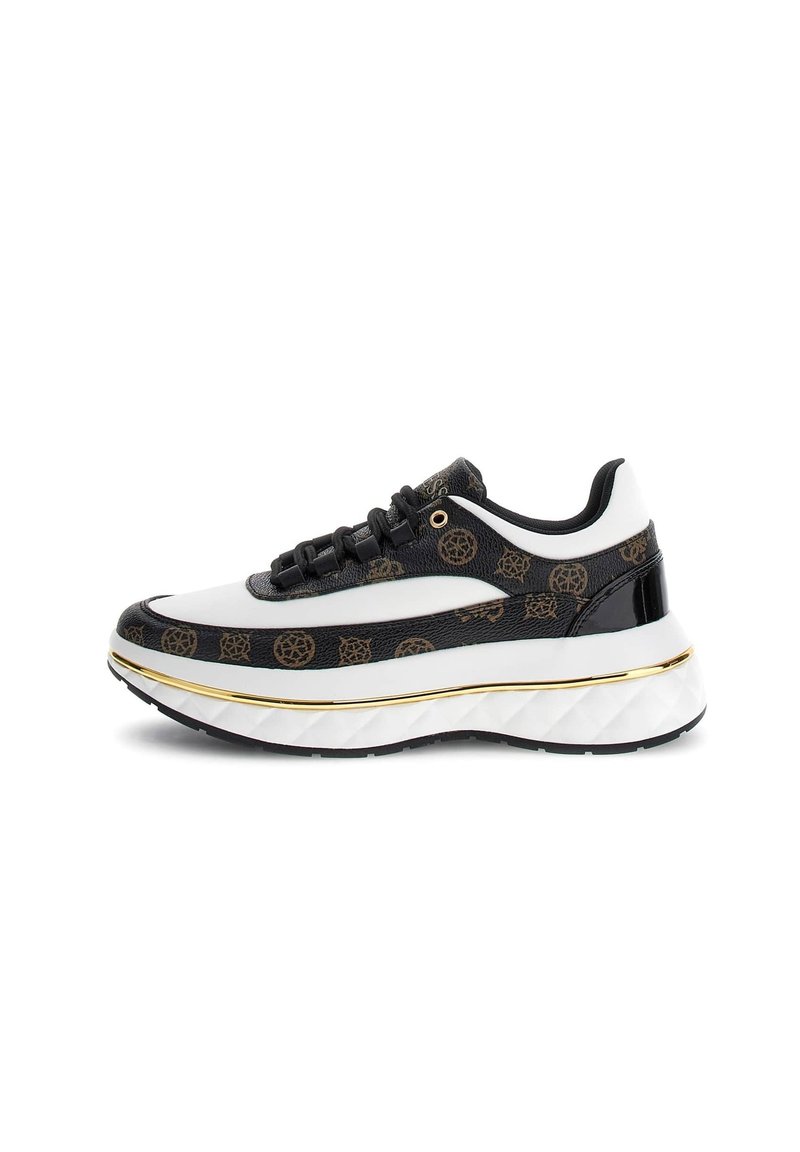 Zapatilla en blanco y negro con una parte superior negra con patrón, puntera redonda, gruesa entresuela blanca con un acento dorado y suela negra texturizada.