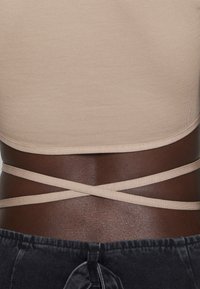 Even&Odd Μπλουζάκι με στάμπα - taupe