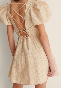 NA-KD Vestido informal - yellow