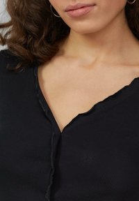 QS BABYLOCK-RANDEN - Hemd - schwarz