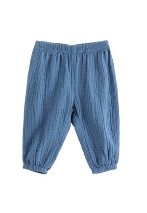 Pehmeät siniset taaperoiden housut, joissa on joustava vyötärönauha ja nilkkuritilät, valmistettu kuvioidusta hengittävästä kankaasta.