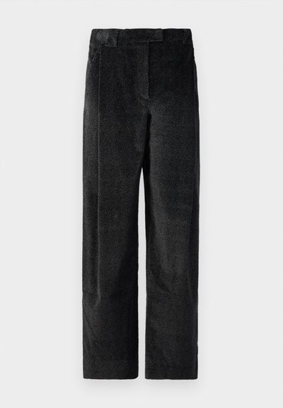 Pantalons larges noirs texturés avec un tissage prononcé, dotés de plis à l'avant et d'une taille plate. Design classique pour la polyvalence.