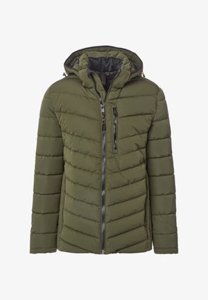 Kurtka puchowa w oliwkowym zielonym kolorze z zamkiem z przodu, kapturem i pionowym pikowaniem. Posiada dwie boczne kieszenie i kieszeń na piersi.