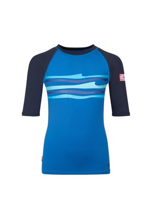 Short-sleeve blue rash guard with navy sleeves, horizontal wave design across chest, and a Norwegian flag on the right sleeve.
