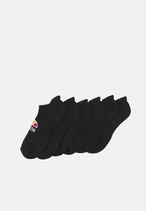 Șosete negre până la gleznă într-un pachet de șase, realizate din bumbac moale, prezentând un detaliu discret al logo-ului în alb, galben și roșu pe lateral.
