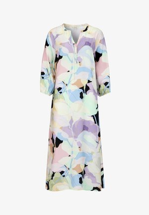 Løs kjole med lange ærmer med blomsterprint i pastelrosa, blå, grønne og sorte abstrakte bladmønstre samt kort knappet V-hals krave.