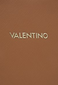 Valentino Bags Handväska - brown