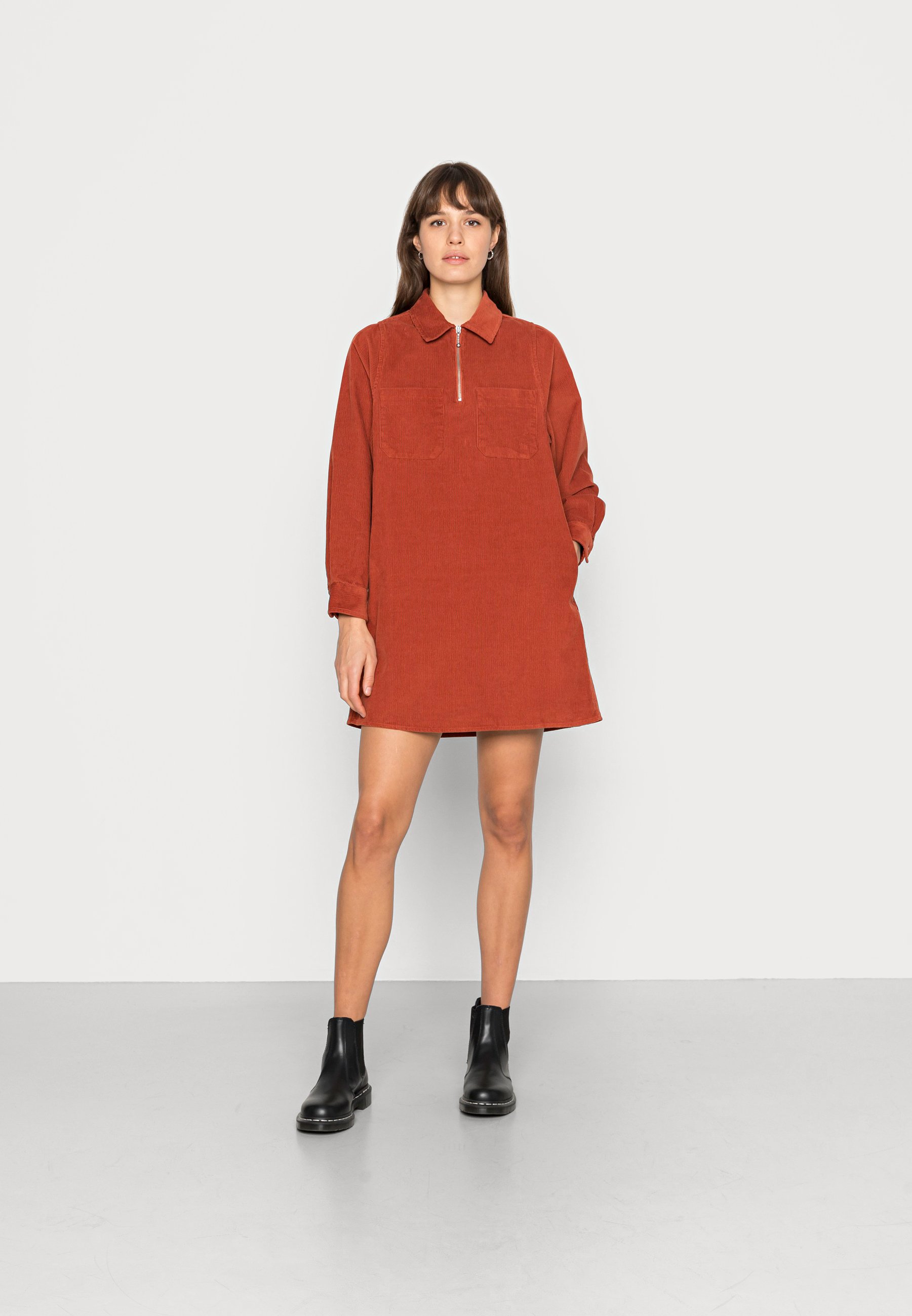 Ropa y zapatos de mujer | La mejor selección en Zalando