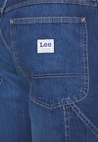 Lee CARPENTER - Calças de ganga de perna direita - blue denim