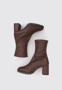 Sandra Fontán Platform ankle boots - brown
