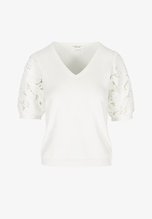 Wit gebreid topje met korte mouwen, V-hals en doorschijnende bloemrijke kantpofmouwen, aansluitende zoom en een klein merklipje aan de binnenkant van de halslijn.