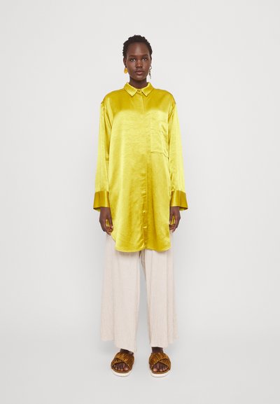 By Malene Birger OLISSE - Vestido camiseiro - autumn green