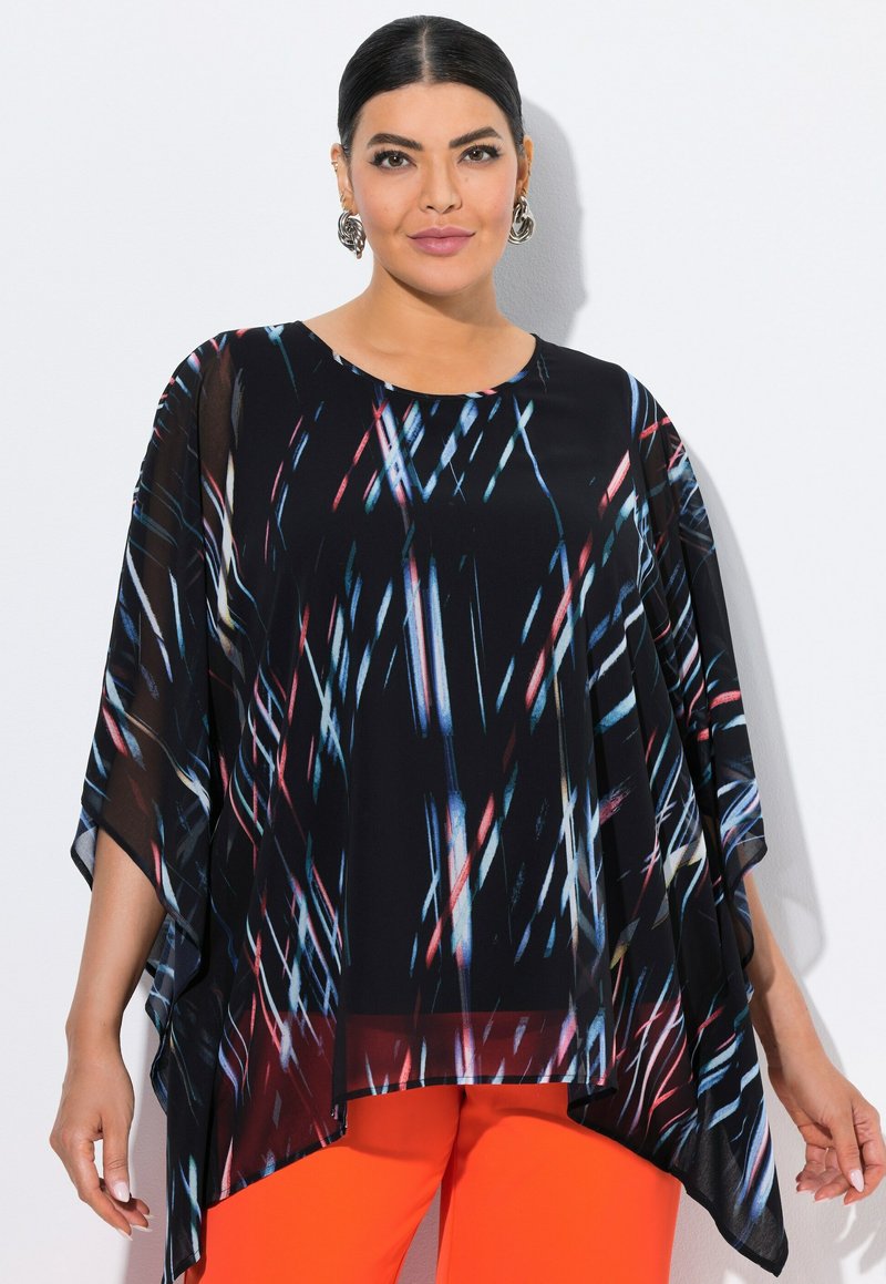 Zwarte sheer top met een kleurrijk abstract patroon van blauwe, rode en witte lijnen, met een losse pasvorm en wijde mouwen.