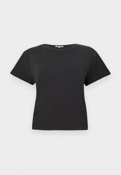 Zwarte katoenen t-shirt met korte mouwen, ronde halslijn en een relaxte pasvorm. Geen zichtbare patronen of hardwaredetails. Soepele textuur.