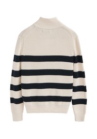 Pullover in Creme mit schwarz-weißen vertikalen Streifen. Mit hohem Kragen, gerippter Textur und langen Ärmeln.