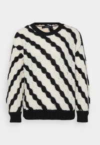 Maglione in bianco e nero con un motivo a strisce ondulate. Realizzato in tessuto texturizzato, con collo rotondo e polsini e orlo a costine.