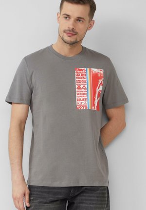 MIT JAWS - T-shirt z nadrukiem