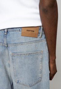 EIGHTYFIVE LOOSE BAGGY - Vaqueros baggy - light wash blue