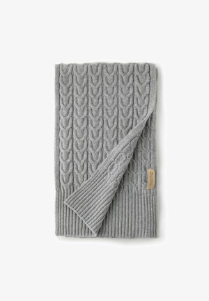 Grauer gestrickter Schal mit strukturiertem Zopfmuster und gerippten Enden. Mit einem kleinen Etikett mit dem Markennamen versehen.