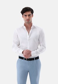 Non selezionato, white