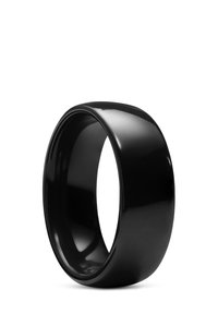 Svart keramisk ring med en glatt, glansfull finish. Tykk bånddesign med en jevn, avrundet form og en sømløs indre overflate.