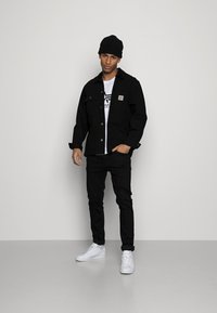 Alpha Industries - Triko s potiskem - black white Miniatura obrázku 1