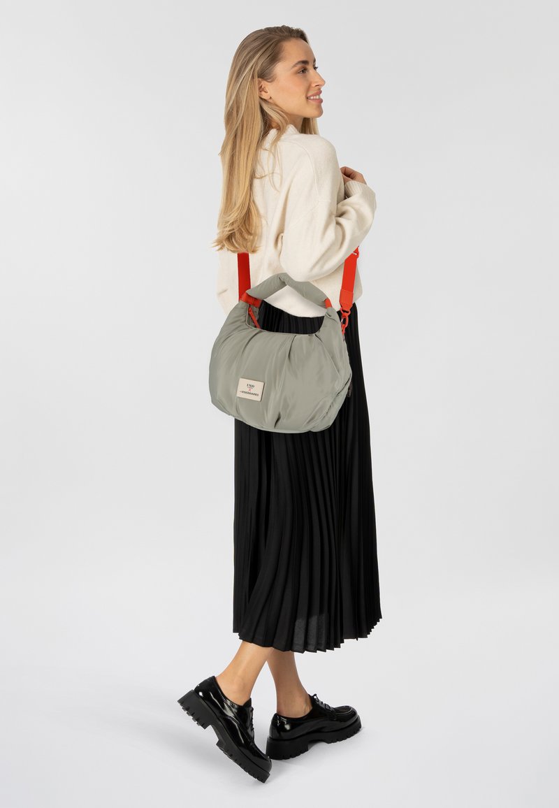 Les Visionnaires Elisa Rivet Glossy Sac Fourre Tout Lv 4262499033563