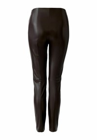 Bruine neplederen broek met een aansluitend ontwerp, hoge taille en naadloze details langs de voor- en achterpanelen.