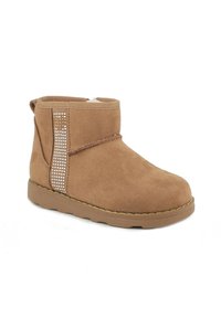 Stivale alla caviglia in suede marrone con punta rotonda, pannello laterale elastico e accenti in cristallo lungo il lato esterno. Suola in gomma testurizzata.