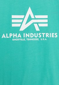 Alpha Industries BASIC KIDS TEENS UNISEX - Apdrukāts T-krekls - atomic geen