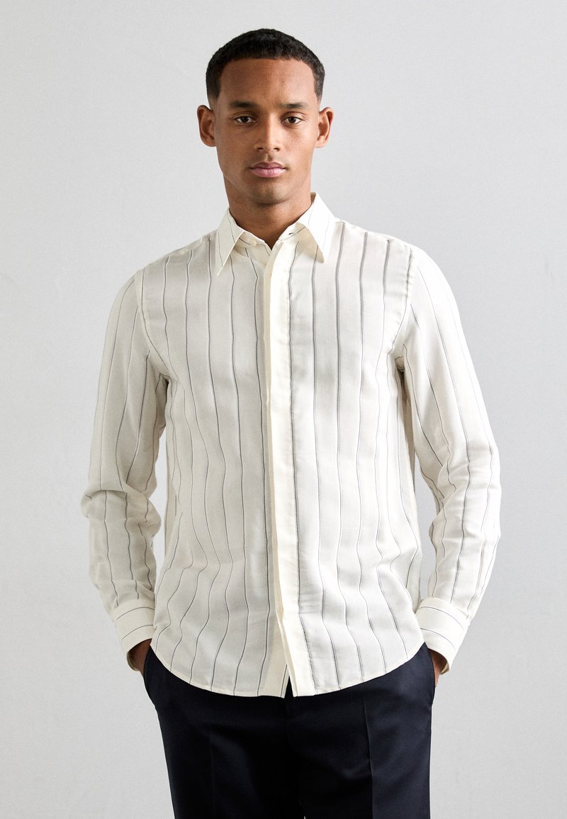 Tiger of Sweden BAARNEY - Skjorta - pure white