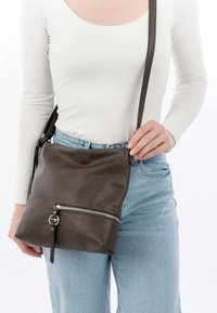 Tamaris NELE - Borsa a tracolla - brown