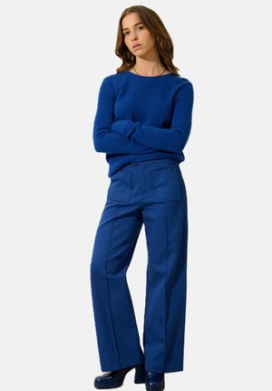 - Sweter