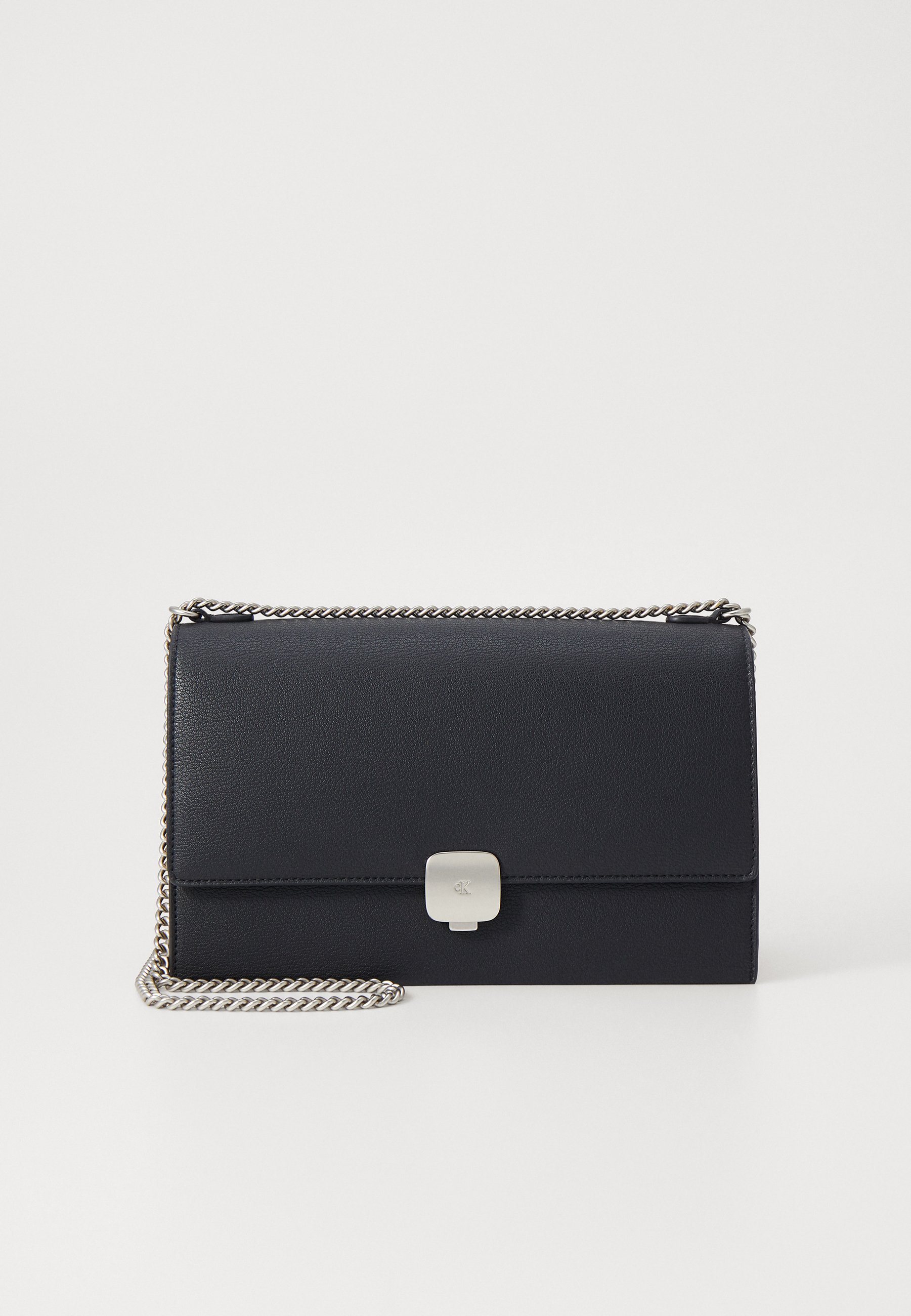 Calvin Klein Jeans MICRO MONO CHAIN FLAP - Cross body bag