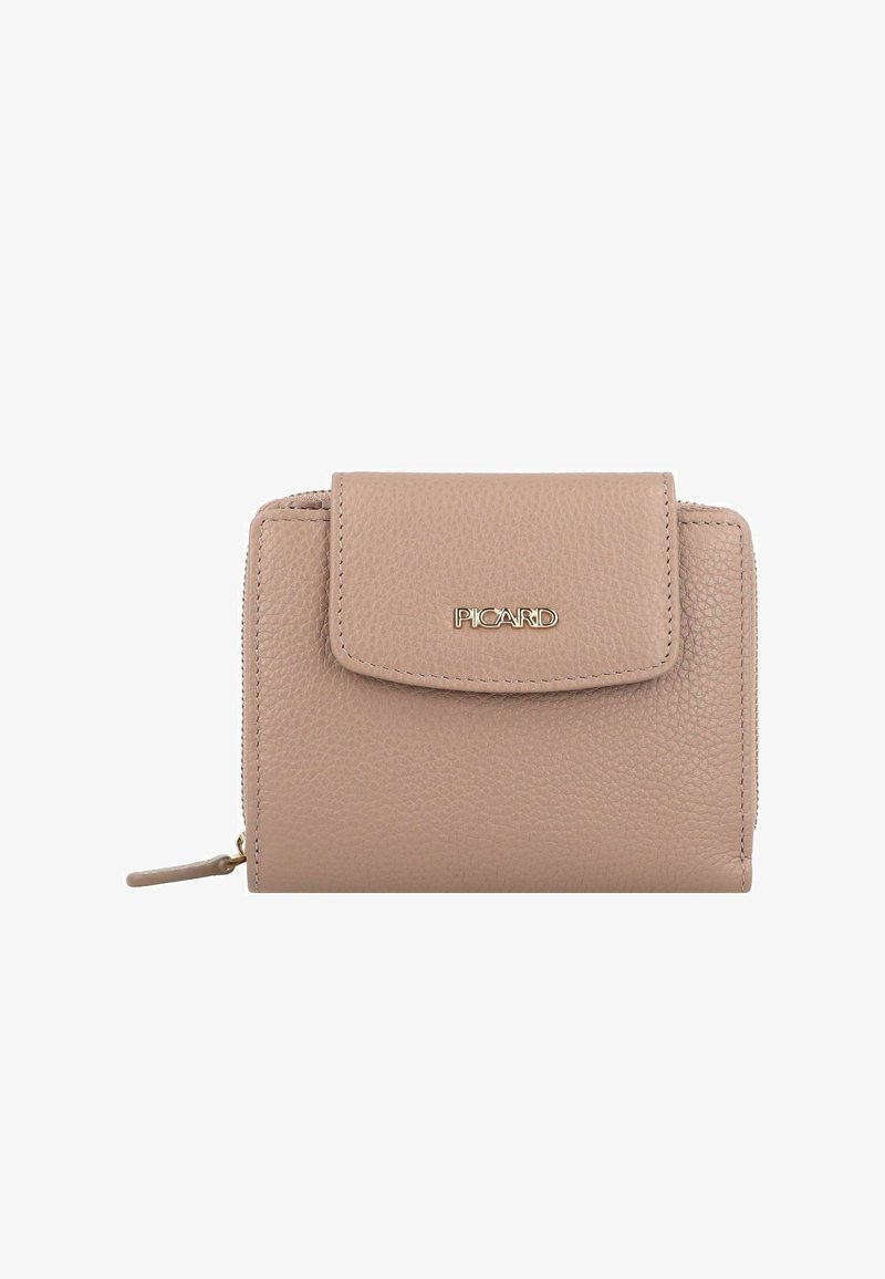 Portefeuille en cuir rose clair avec une surface texturée, une fermeture à rabat et un détail de logo doré. Il dispose d'une poche latérale zippée.