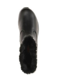 Zwarte leren boot met een ronde neus, voorzien van een tekstuur nep vacht kraag en elastische zijpanelen voor gemakkelijk aan- en uittrekken. Flat sole ontwerp.