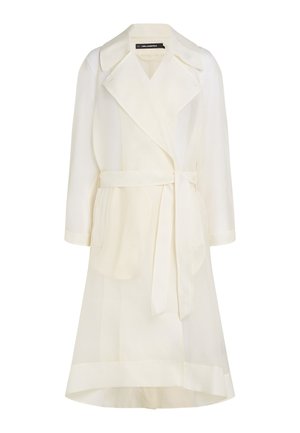 Trench-coat ivoire clair en tissu transparent, doté d'un col, de manches longues, d'une ceinture à la taille et de deux poches avant.